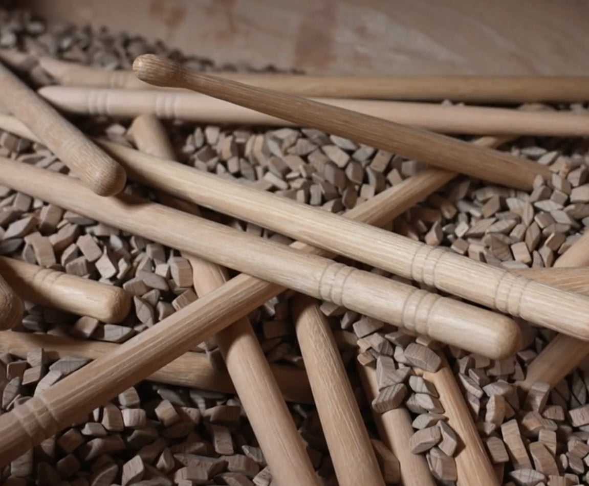 Les baguettes non vernies vs vernies : comparaison tactile et sonore