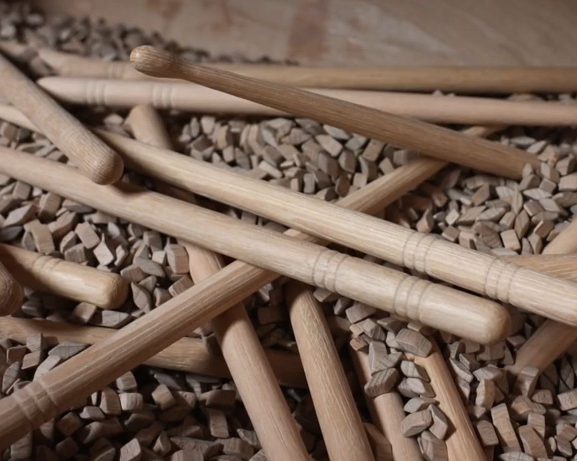 Les baguettes non vernies vs vernies : comparaison tactile et sonore